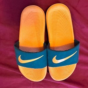 Boys Nike slide